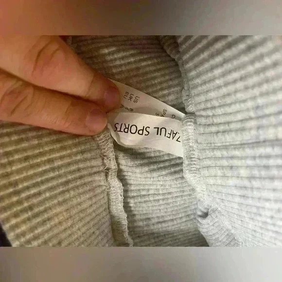 Zaful Sports Cropped hooded gray long sleeve top and free pants leggings size 8 - Picture 6 of 11